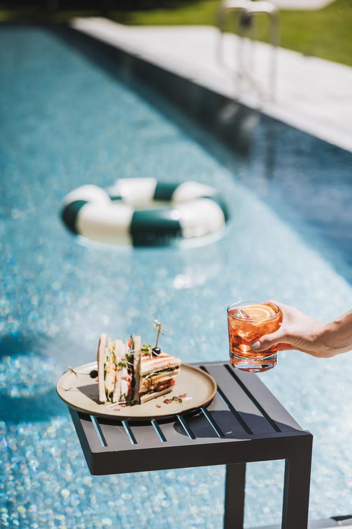 Club Sandwich und Aperol Spritz an der Poolbar, Gaspingerhof