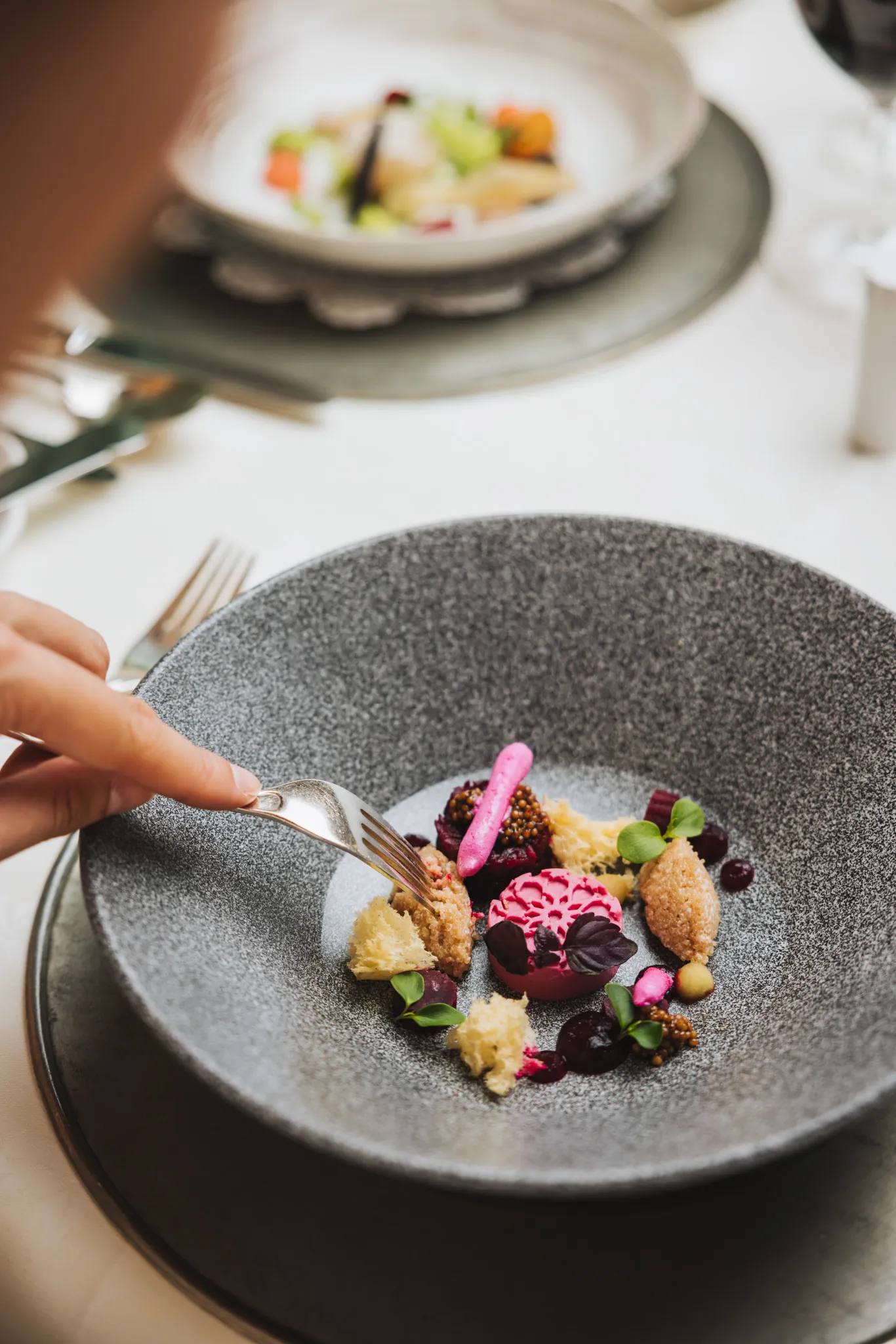 Angerichtetes Gericht im Restaurant der Wellnessresidenz Schalber